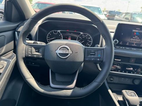 Used 2025 Nissan Rogue SV image 12