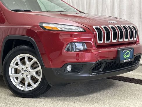 Used 2017 Jeep Cherokee Latitude w/ Comfort/Convenience Group image 2