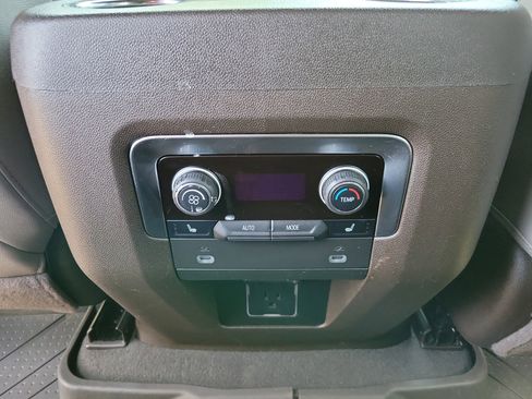 Used 2022 Chevrolet Tahoe Z71 w/ Luxury Package image 12