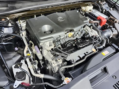 Used 2020 Toyota Camry LE image 27