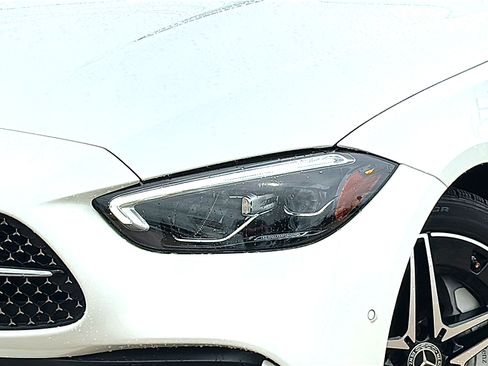 Used 2023 Mercedes-Benz C 300 Sedan image 4