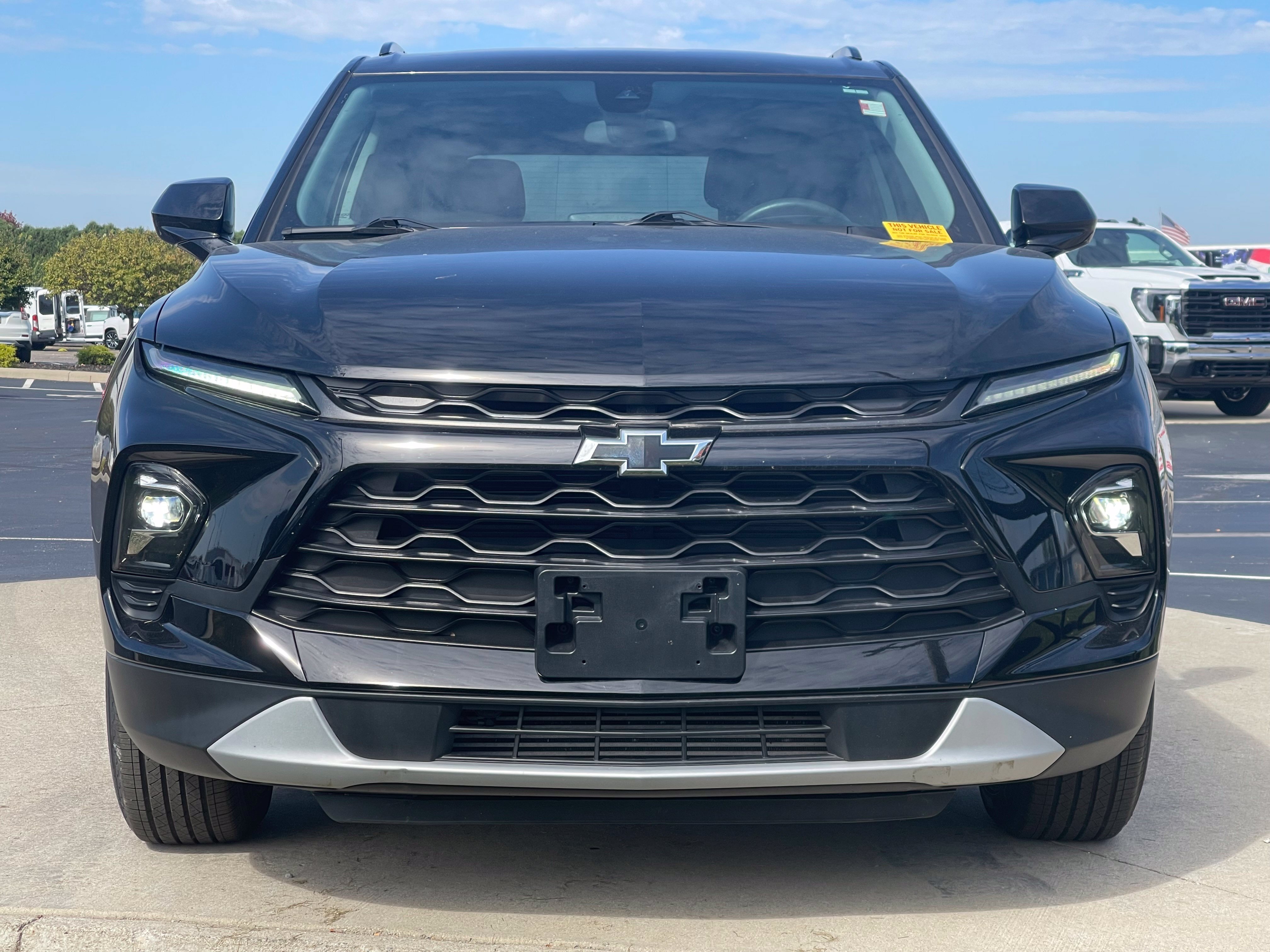Used 2023 Chevrolet Blazer LT w/ Midnight/Sport Edition FWD image 2