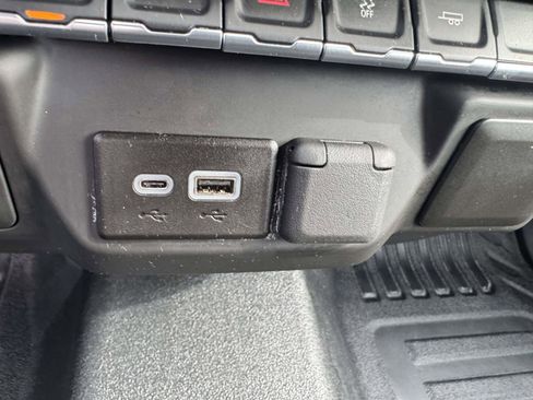 Used 2025 Chevrolet Silverado 1500 W/T image 33