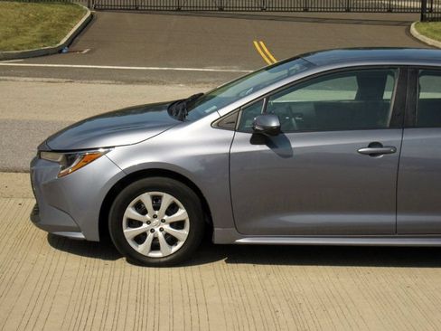 Used 2021 Toyota Corolla LE FWD image 7