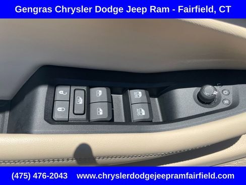 Used 2023 Jeep Grand Cherokee Limited AWD/4WD image 40