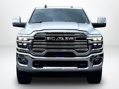 Used 2025 RAM 2500 Laramie AWD/4WD image 2