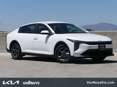 New 2025 Kia K4 LXS