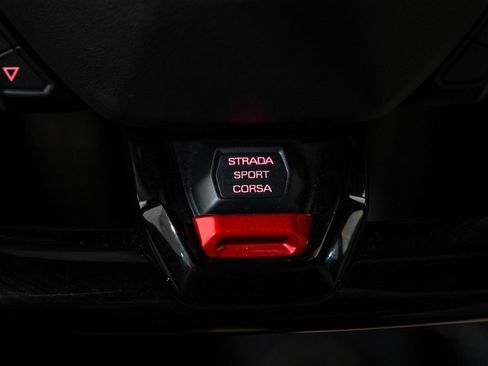 Used 2018 Lamborghini Huracan Performante image 17