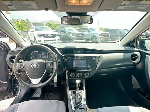Used 2017 Toyota Corolla L FWD image 3