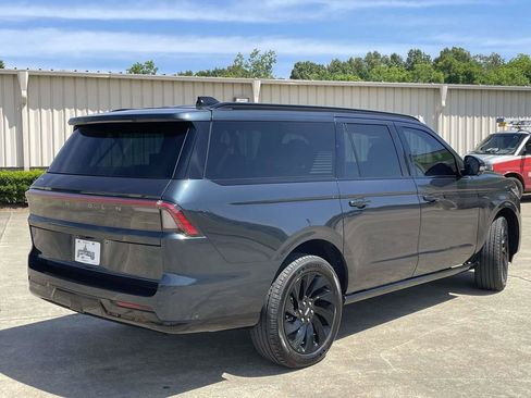 Used 2025 Lincoln Navigator L Reserve w/ Jet Appearance Package AWD/4WD image 3