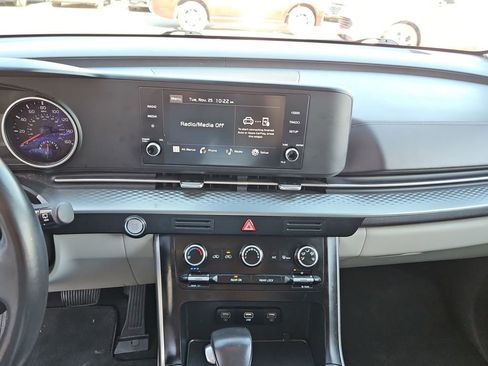 Used 2024 Kia Carnival LX image 16