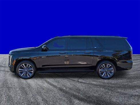 Used 2025 Cadillac Escalade ESV Sport w/ Touring Package AWD/4WD image 7