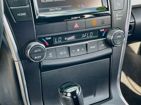 Used 2016 Toyota Camry SE FWD image 15