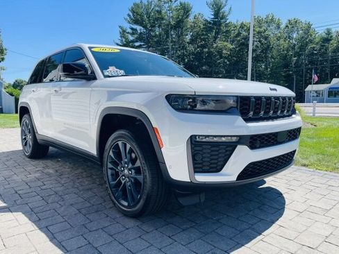 Used 2026 Jeep Grand Cherokee Limited AWD/4WD image 4