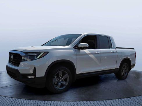 Used 2023 Honda Ridgeline RTL-E image 2