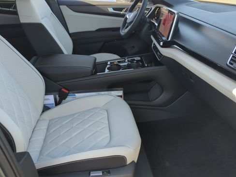 New 2026 Volkswagen Atlas Cross Sport SEL Premium R-Line image 18