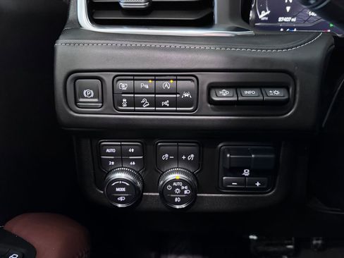 Certified 2023 GMC Yukon Denali Ultimate image 28