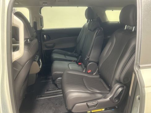 New 2026 Kia Carnival EX image 24