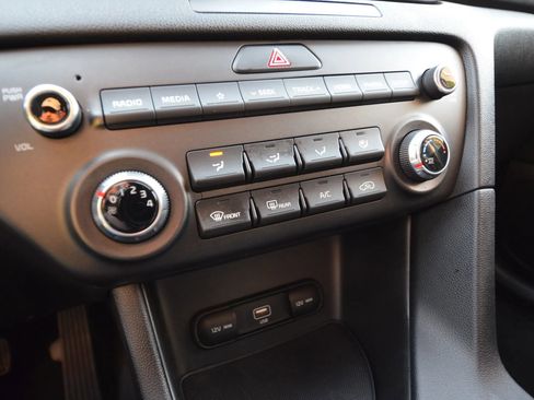 Used 2020 Kia Sportage LX image 34