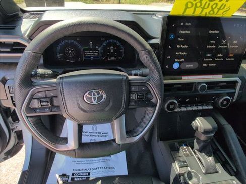 Certified 2025 Toyota Tacoma Limited AWD/4WD image 28