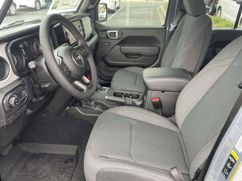 New 2025 Jeep Gladiator Sport image 24