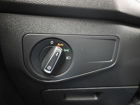 Used 2019 Volkswagen Tiguan SE image 26