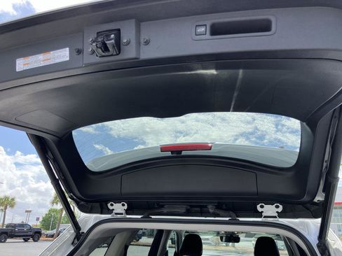 Used 2023 Toyota Highlander XLE AWD/4WD image 26