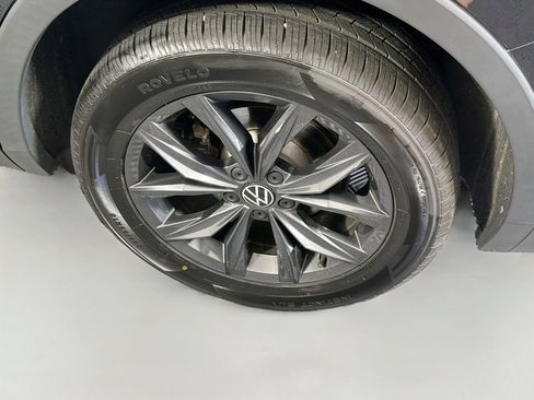 Used 2022 Volkswagen Tiguan SE FWD image 32