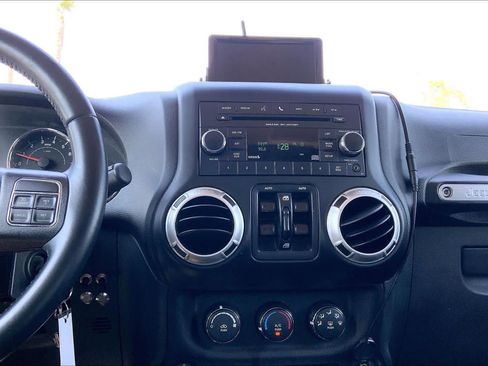 Used 2017 Jeep Wrangler Unlimited Rubicon AWD/4WD image 29