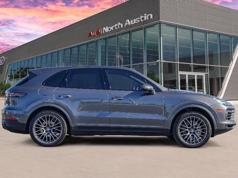 Used 2021 Porsche Cayenne image 3