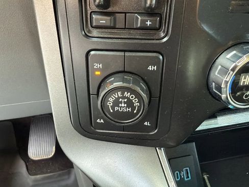 Used 2021 Ford F150 Lariat w/ FX4 Off-Road Package AWD/4WD image 18