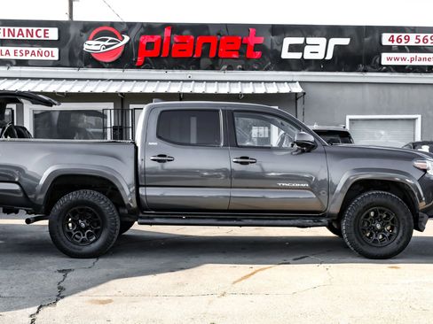 Used 2020 Toyota Tacoma SR5 image 11