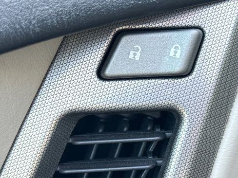 Used 2006 Cadillac XLR image 37