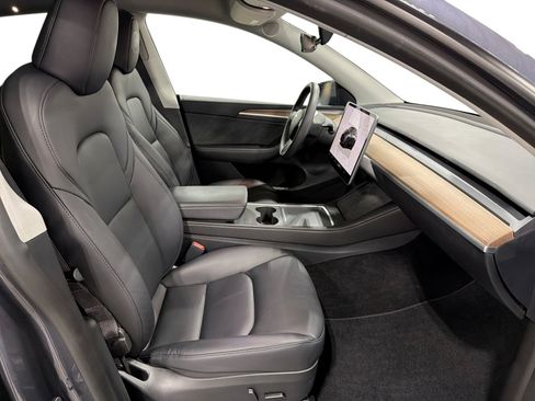 Certified 2023 Tesla Model Y Long Range AWD/4WD image 13