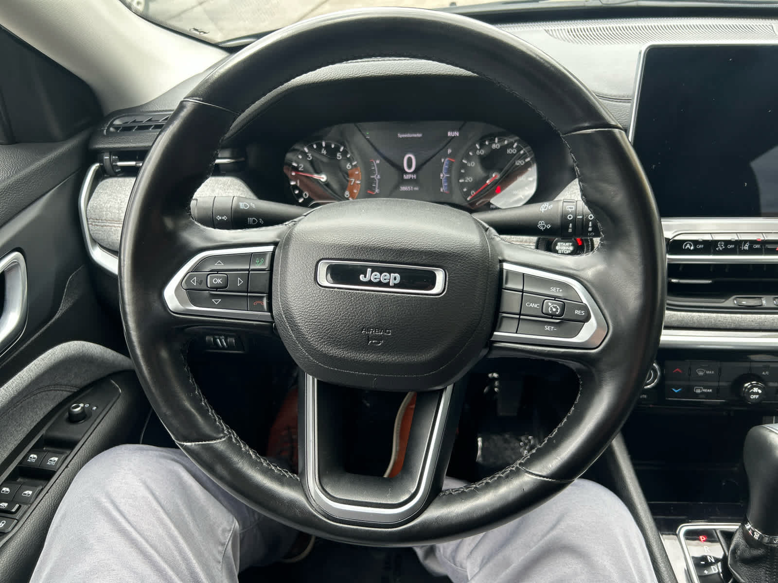 Used 2022 Jeep Compass Latitude w/ Sun and Sound Group AWD/4WD image 17