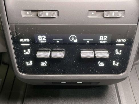 Used 2025 Porsche Macan 4 Electric image 25