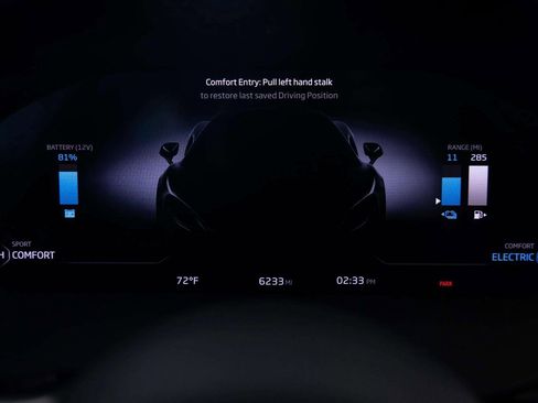 Used 2023 McLaren Artura image 8