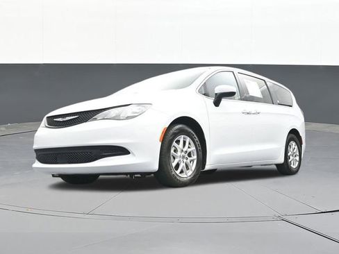 Used 2022 Chrysler Voyager LX FWD image 59