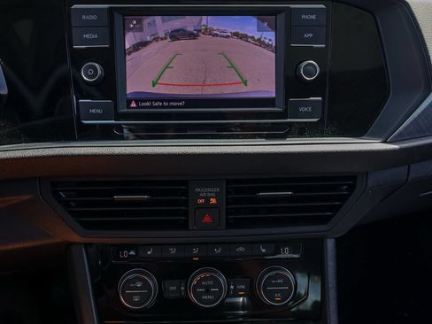 Used 2024 Volkswagen Jetta SE FWD image 29