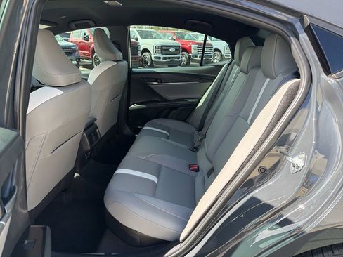Used 2025 Toyota Camry SE image 13