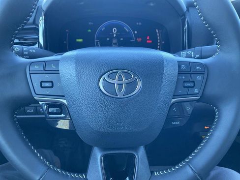 Used 2025 Toyota Camry SE image 14