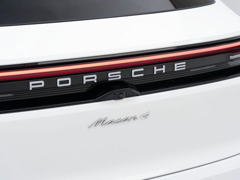 Used 2024 Porsche Macan 4 Electric image 14