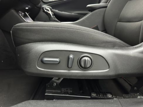 Used 2025 Chevrolet Malibu LT image 12