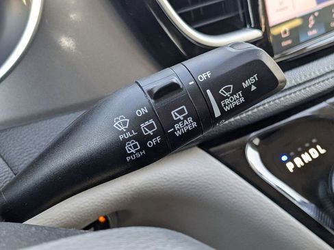 Certified 2024 Chrysler Pacifica Select image 29