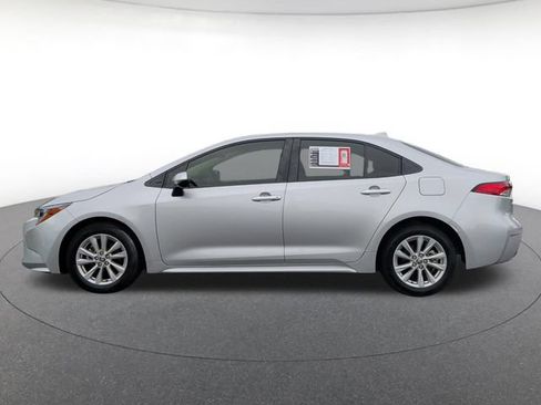 Used 2023 Toyota Corolla LE w/ LE Convenience Package FWD image 3