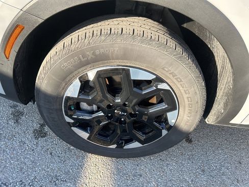 Used 2024 Kia Sorento S w/ Panoramic Sunroof Package image 7