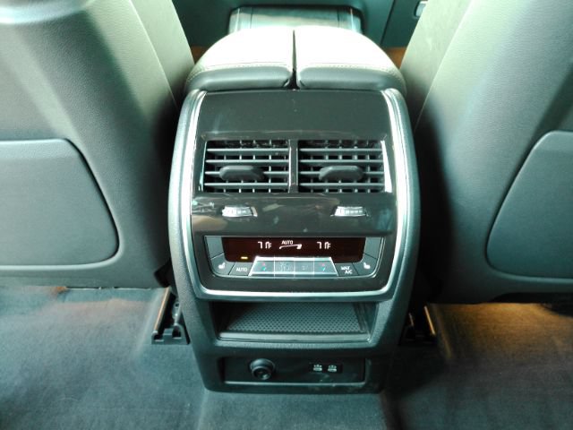 Used 2023 BMW X7 xDrive40i w/ M Sport Package AWD/4WD image 39