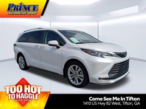 Used 2024 Toyota Sienna Platinum FWD image 1