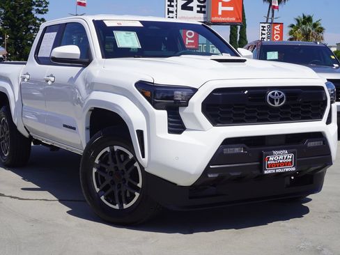 Used 2024 Toyota Tacoma TRD Sport w/ TRD Sport Upgrade Package AWD/4WD image 2