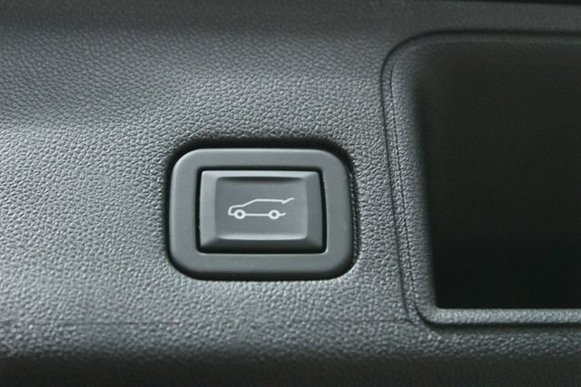 Used 2023 GMC Terrain SLT w/ Infotainment Package II AWD/4WD image 18
